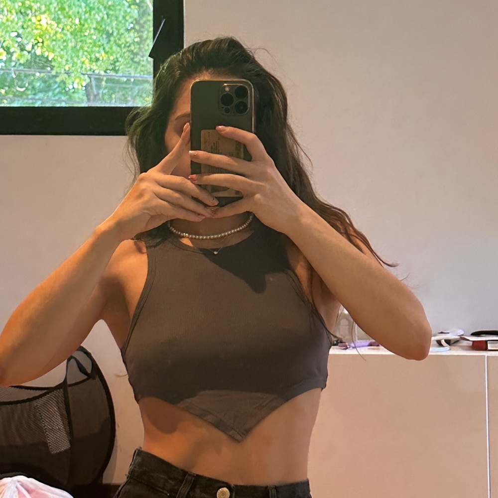 gray cropped tank